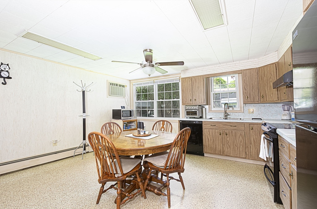70 Trinity Avenue Worcester, MA 01605 - Photo 11 of 28