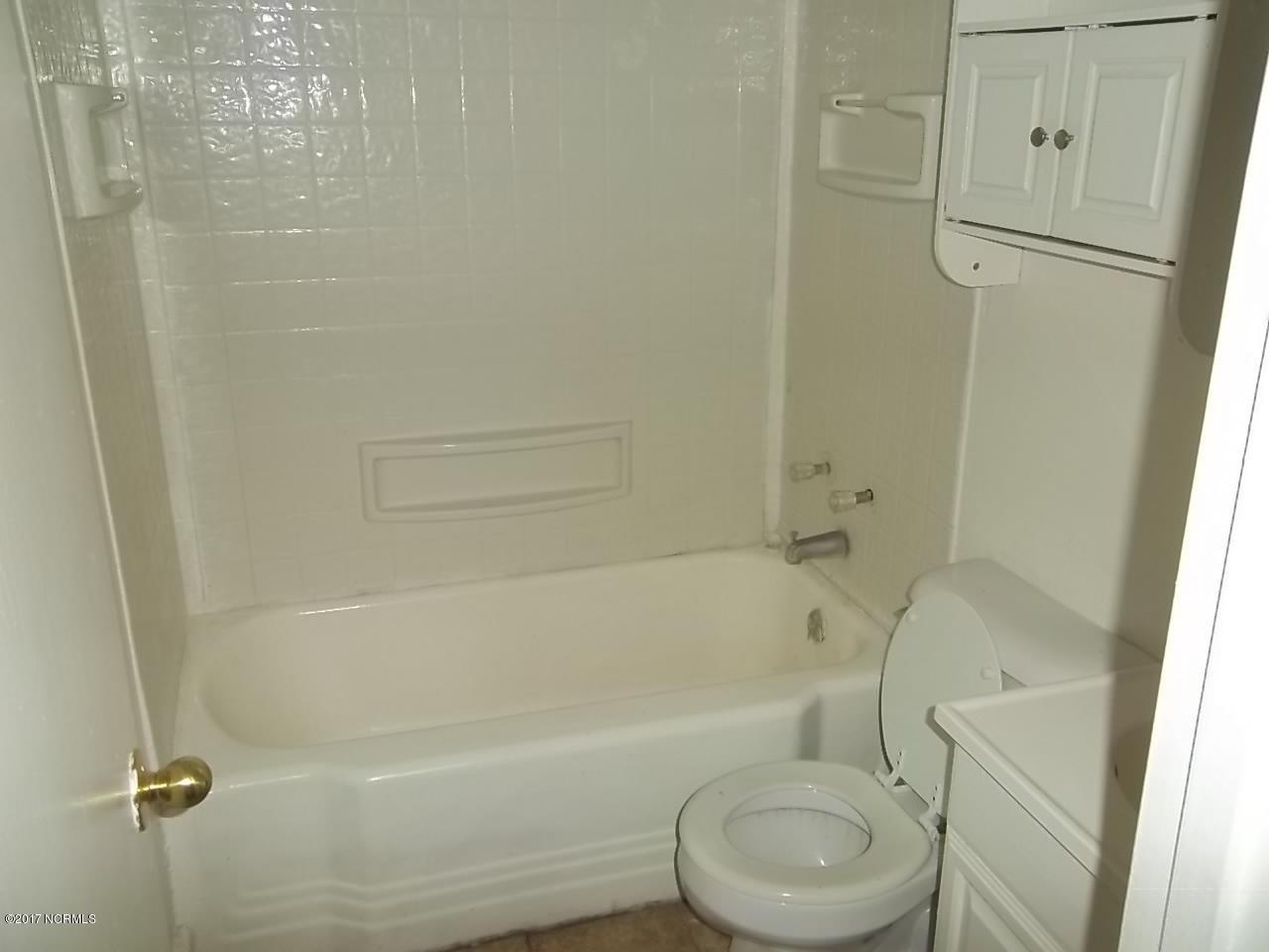 106 Wynne Road Havelock, NC 28532 - Photo 11 of 15 Bathroom
