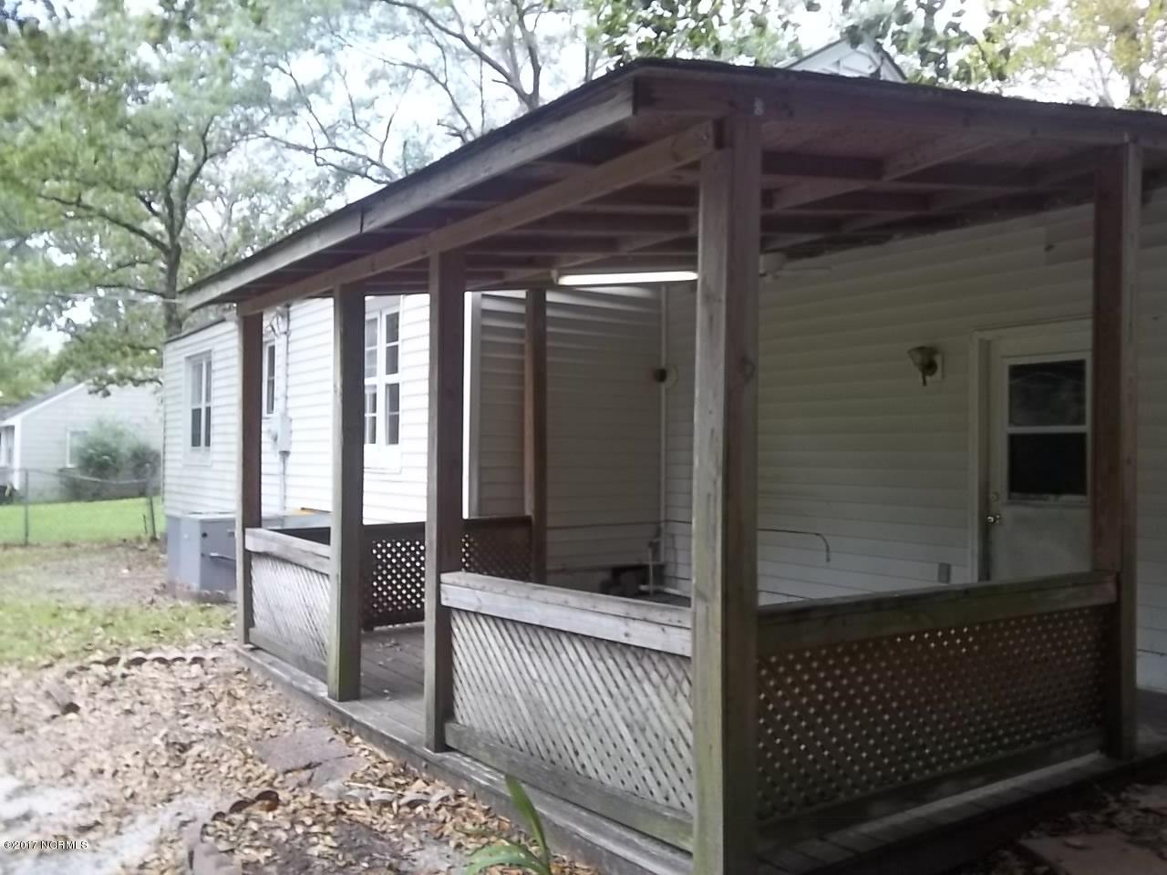 106 Wynne Road Havelock, NC 28532 - Photo 14 of 15 Back Porch
