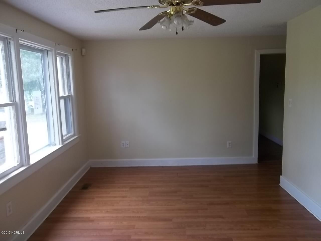 106 Wynne Road Havelock, NC 28532 - Photo 7 of 15 Living Room Front Windows