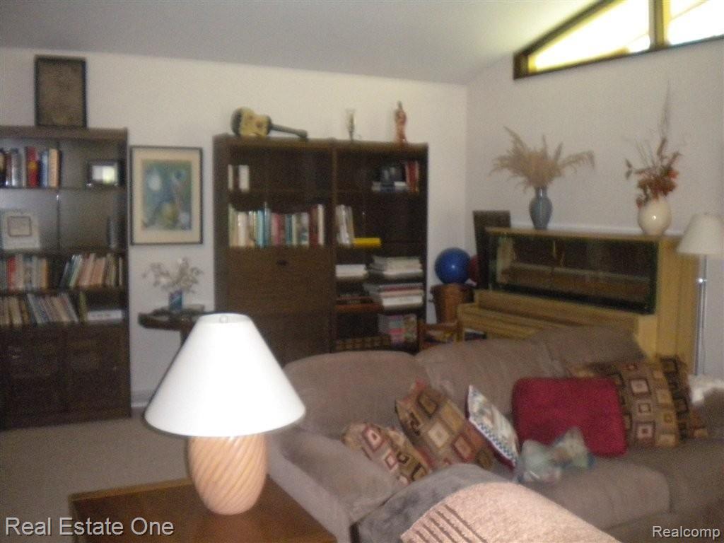 1181 Kingsview Avenue Rochester, MI 48309 - Photo 8 of 23 DSCN2131.JPG