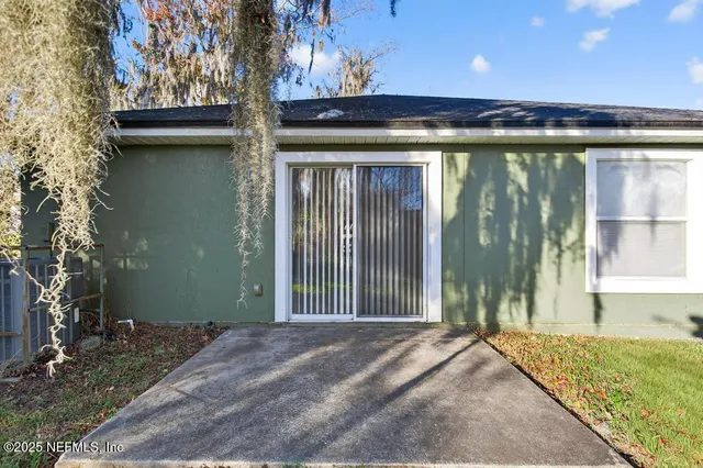 a view of a yard with a tree