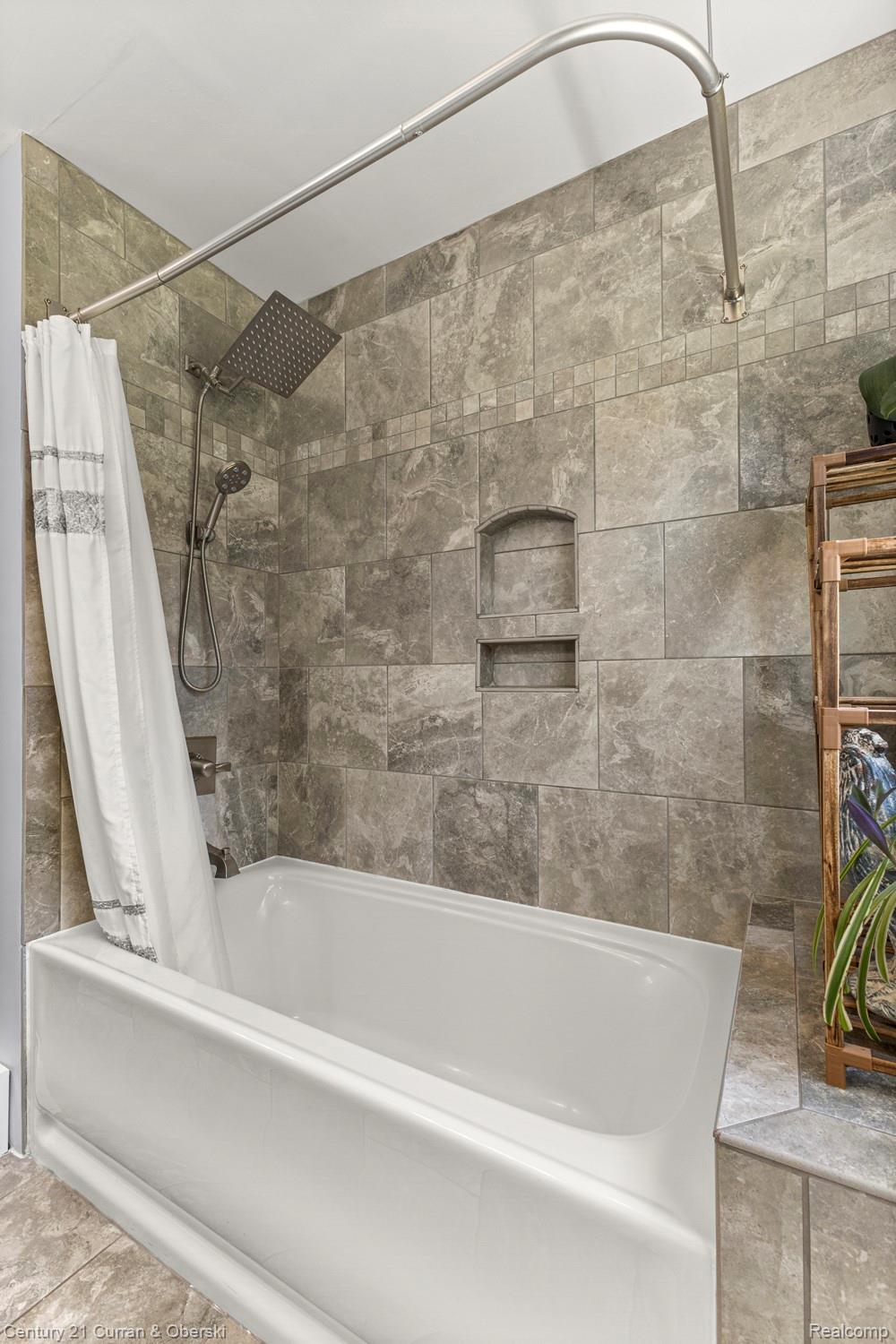 38894 South Huron Road New Boston, MI 48164 - Photo 20 of 44 Full bathroom featuring shower / bath combination with curtain