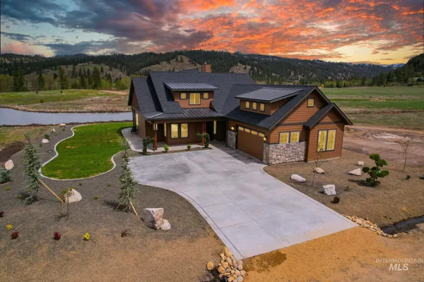 $1,048,000 | 38 Singing Spgs Way, Garden Valley, ID 83622