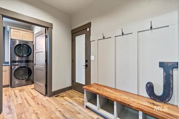 $1,048,000 | 38 Singing Spgs Way, Garden Valley, ID 83622