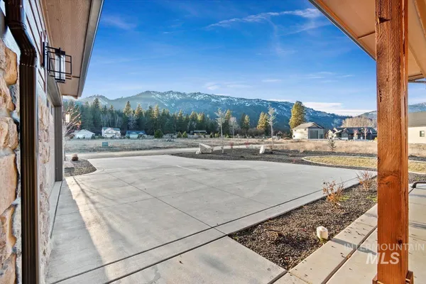 $1,048,000 | 38 Singing Spgs Way, Garden Valley, ID 83622