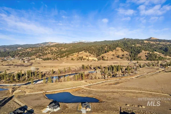 $1,048,000 | 38 Singing Spgs Way, Garden Valley, ID 83622