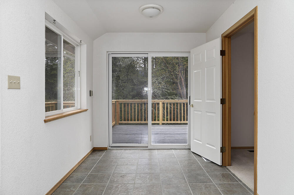 284 Hidden Valley Road Grants Pass, OR 97527 - Photo 17 of 55 16