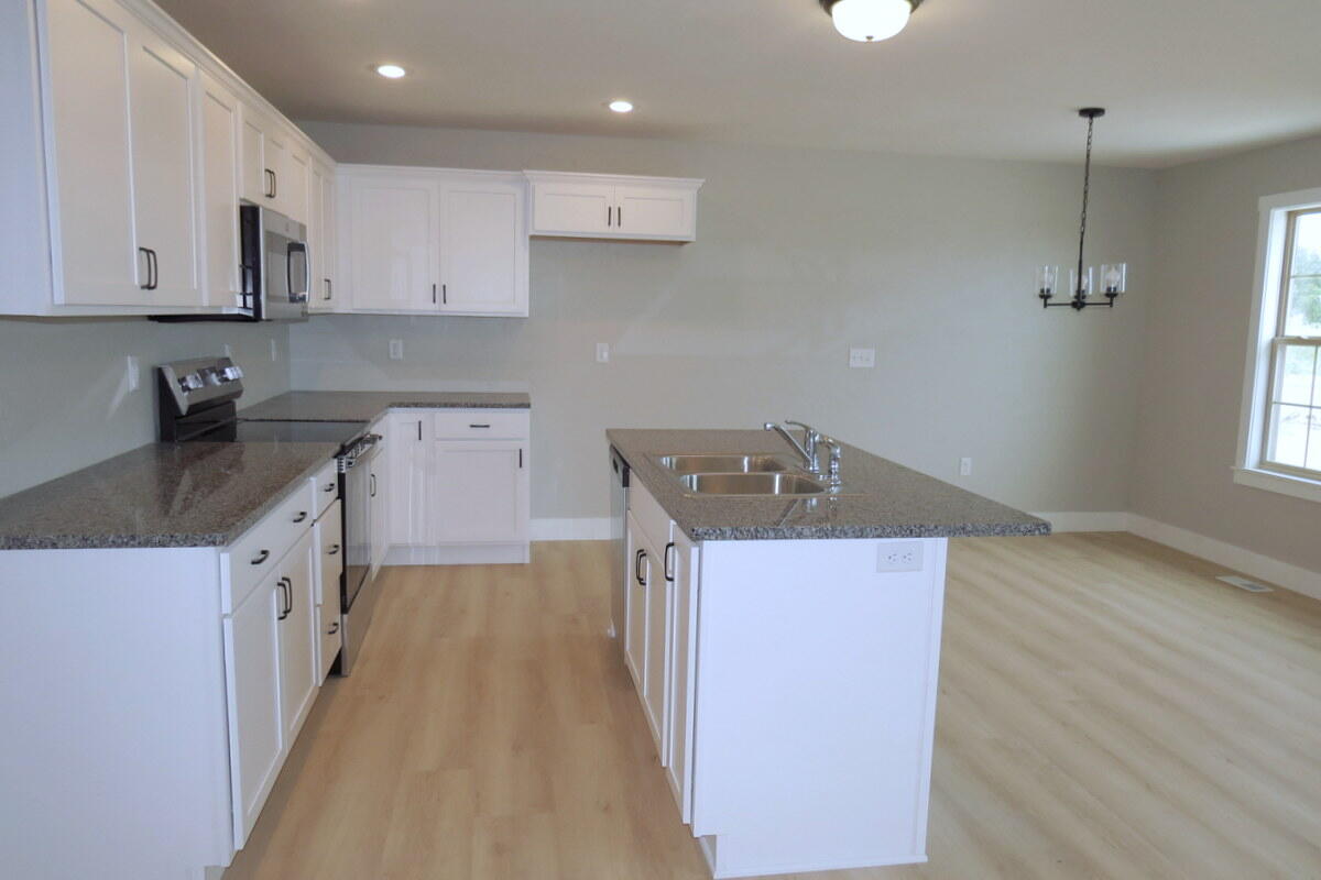 3821 West Riley Street Bolivar, MO 65613 - Photo 10 of 29 IMG_8456