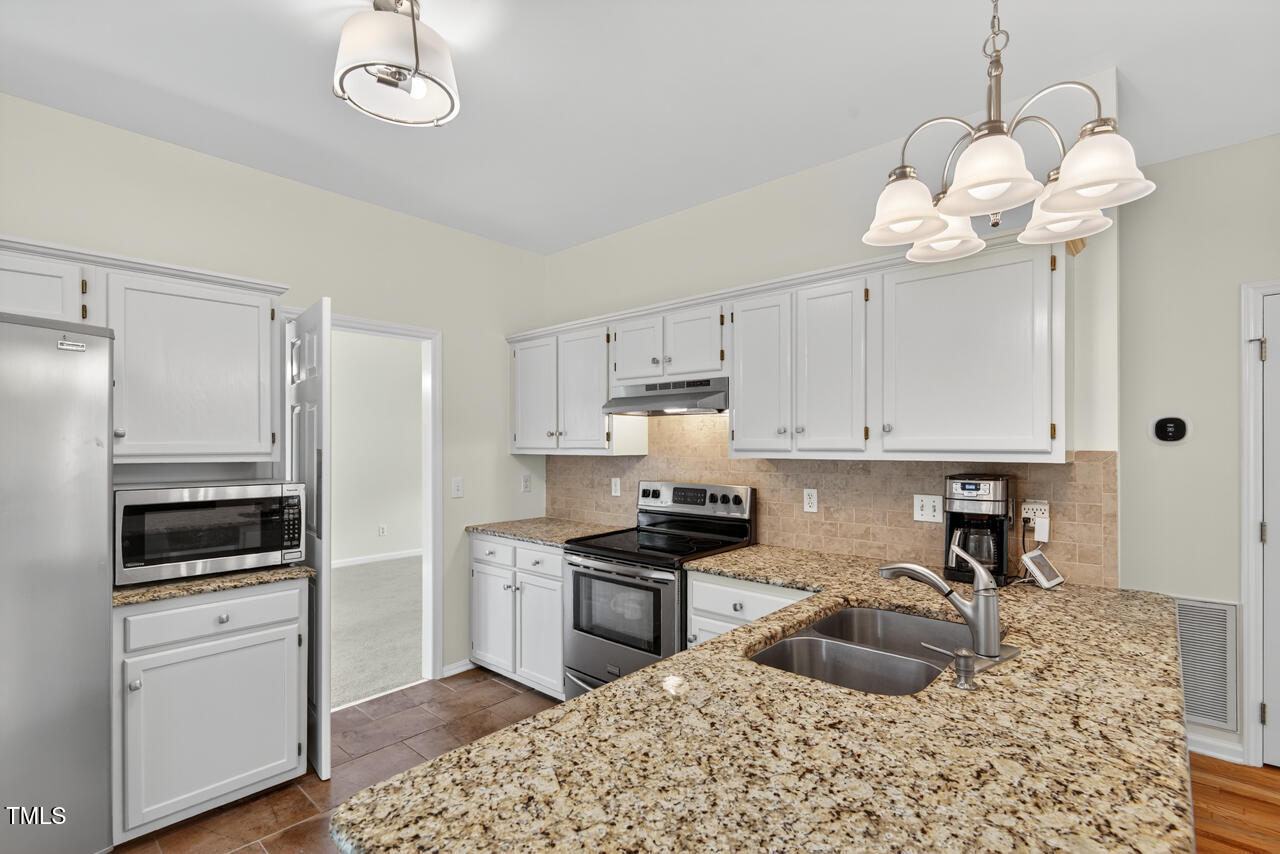 8825 Kirkstall Court Raleigh, NC 27615 - Photo 18 of 49 Kitchen