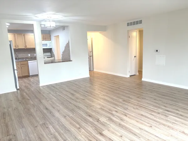 $227,000 | 5101 Carriageway Drive, Unit 201, Rolling Meadows, IL 60008