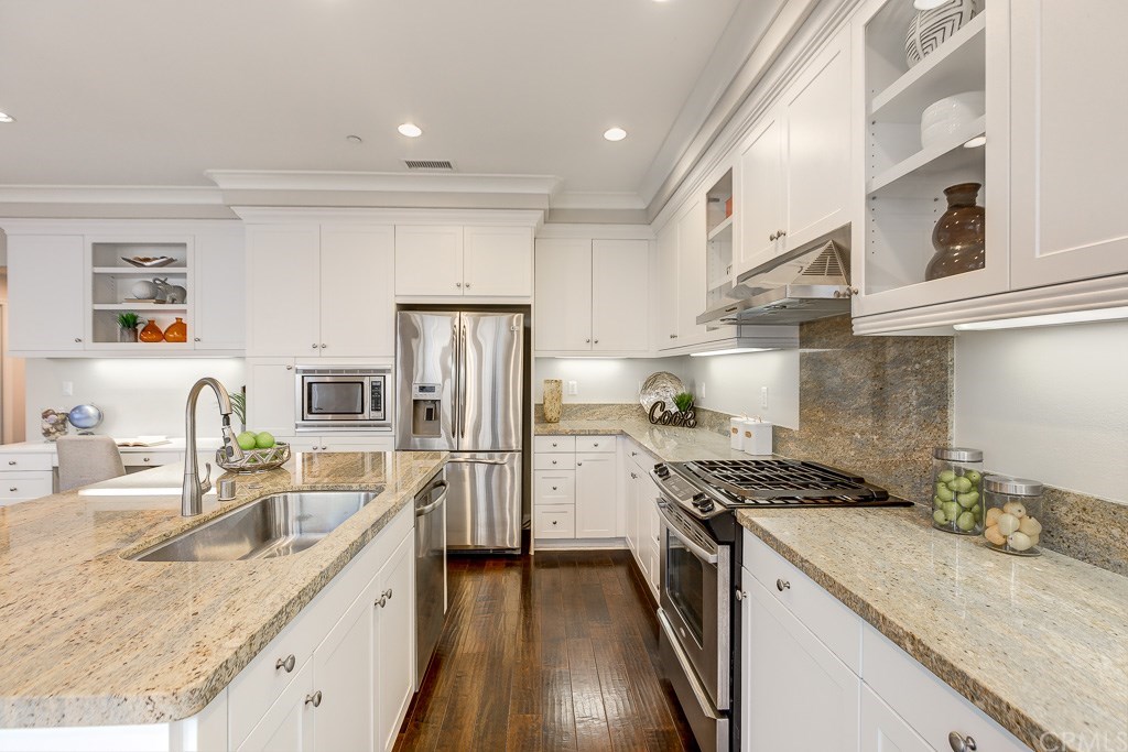 28 Shellbark Irvine, CA 92618 - Photo 17 of 38 Gallery Image 17