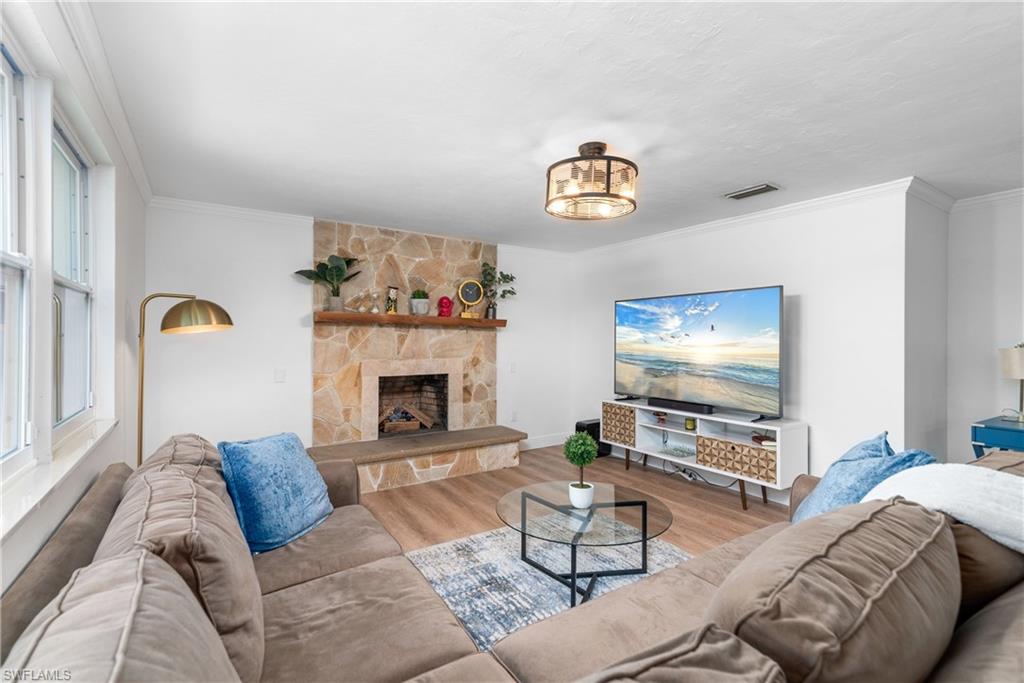 237 Burning Tree Drive Naples, FL 34105 - Photo 6 of 32
