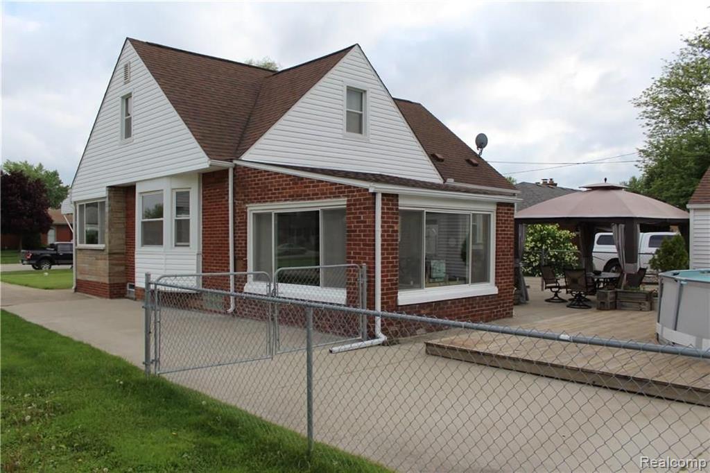 18339 Stephens Eastpointe, MI 48021 - Photo 5 of 23