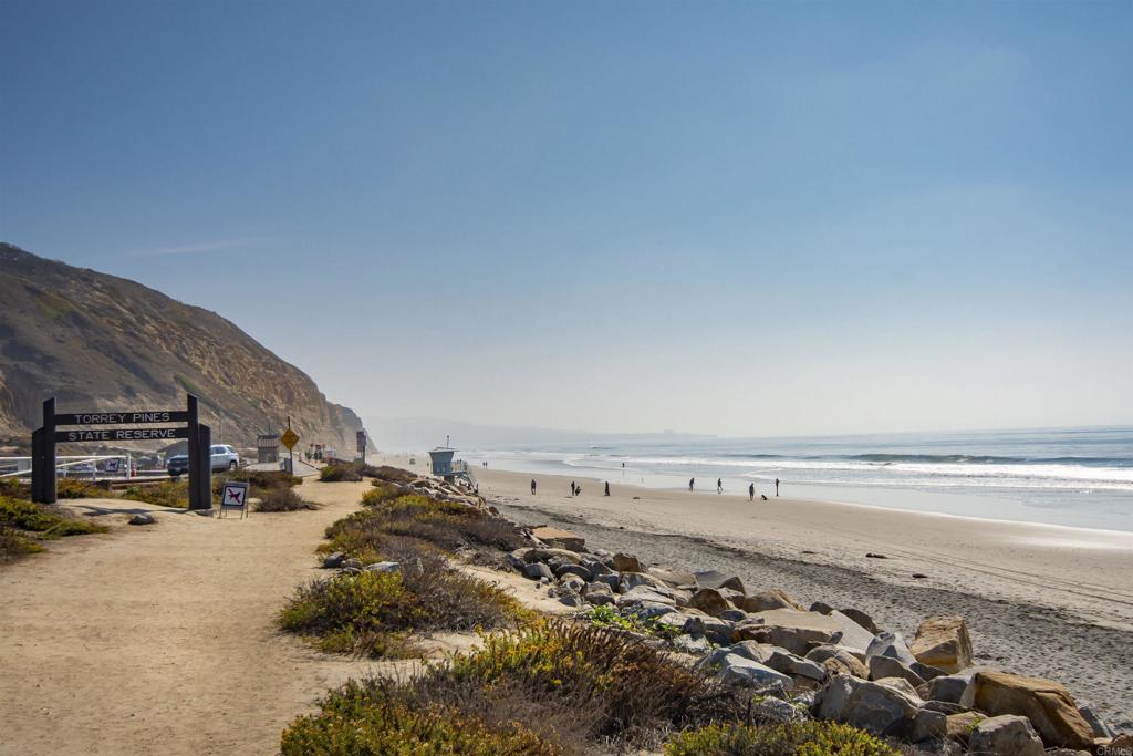 13051 Caminito Del Rocio Del Mar, CA 92014 - Photo 25 of 73