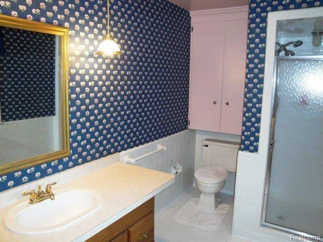 1947 Broadstone Road Grosse Pointe, MI 48236 - Photo 18 of 23 Master Bath