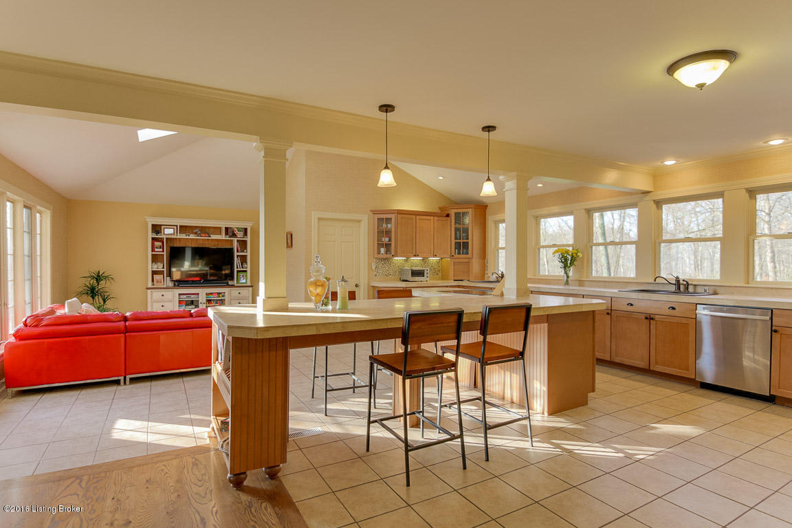 1814 Round Ridge Road Louisville, KY 40207 - Photo 5 of 36 0032