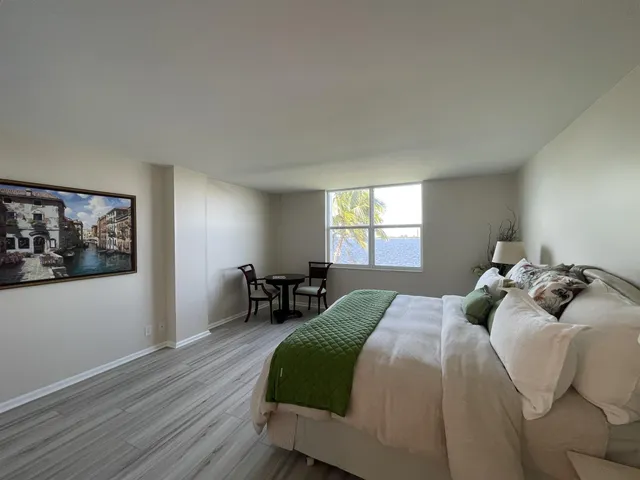 $555,000 | 401 Lake Shore Drive, Unit 301, Lake Park, FL 33403