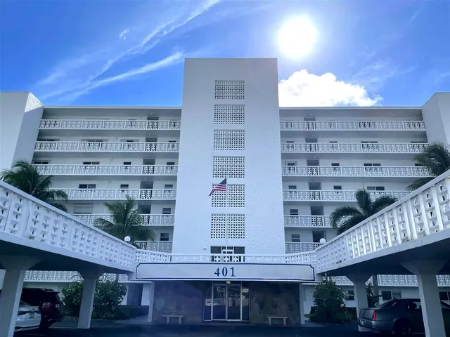 $555,000 | 401 Lake Shore Drive, Unit 301, Lake Park, FL 33403