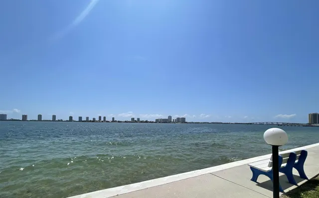 $555,000 | 401 Lake Shore Drive, Unit 301, Lake Park, FL 33403