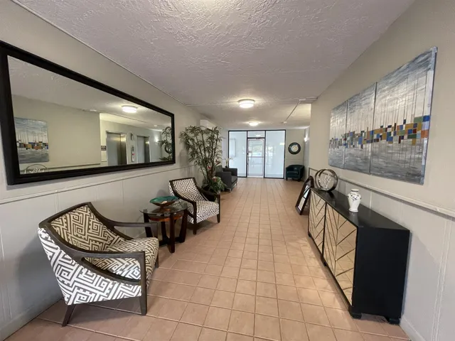 $555,000 | 401 Lake Shore Drive, Unit 301, Lake Park, FL 33403