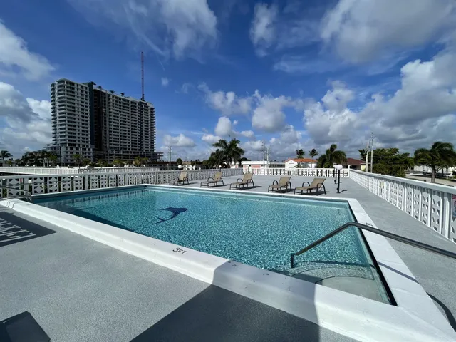 $555,000 | 401 Lake Shore Drive, Unit 301, Lake Park, FL 33403