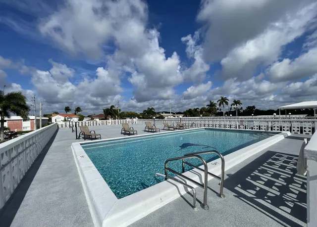 $555,000 | 401 Lake Shore Drive, Unit 301, Lake Park, FL 33403