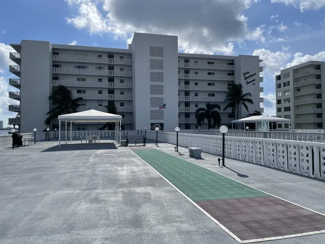 $555,000 | 401 Lake Shore Drive, Unit 301, Lake Park, FL 33403