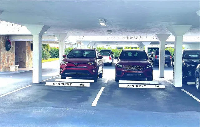 $555,000 | 401 Lake Shore Drive, Unit 301, Lake Park, FL 33403