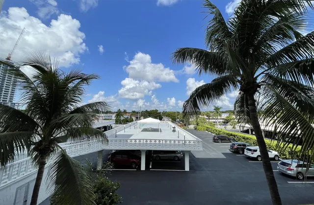 $555,000 | 401 Lake Shore Drive, Unit 301, Lake Park, FL 33403