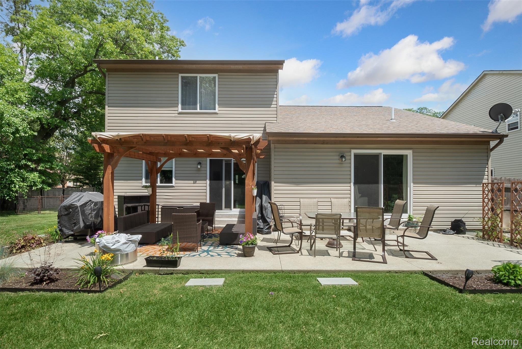 2320 Longview Avenue Rochester, MI 48307 - Photo 21 of 25 2320-longview-avenue-rochester-hills-mi-usa-019.jpg