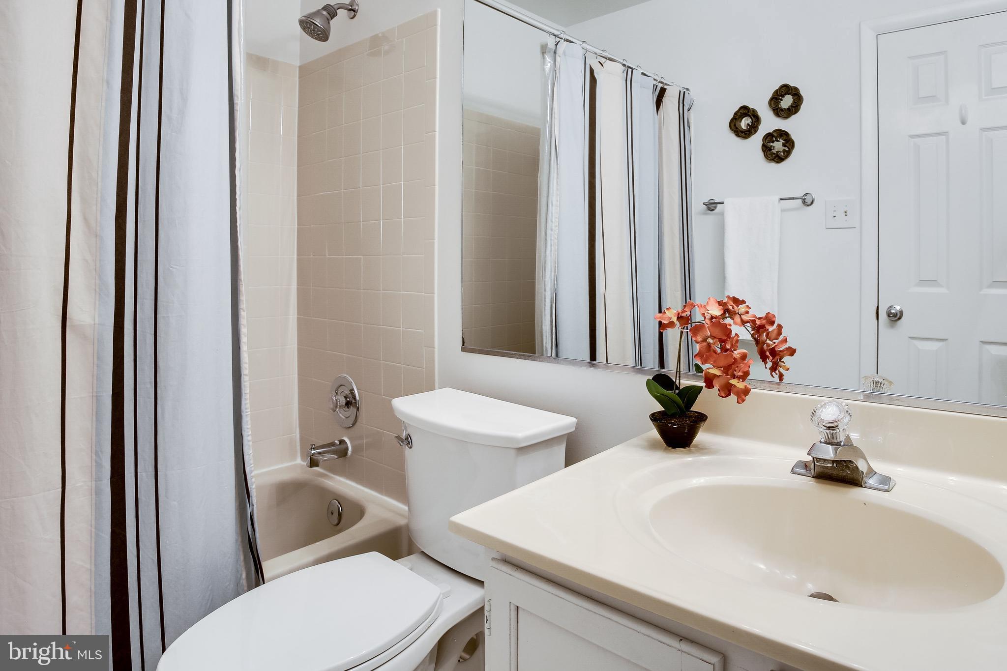 1630 Oak Spring Way Reston, VA 20190 - Photo 49 of 74 Hall bath w/tub/shower