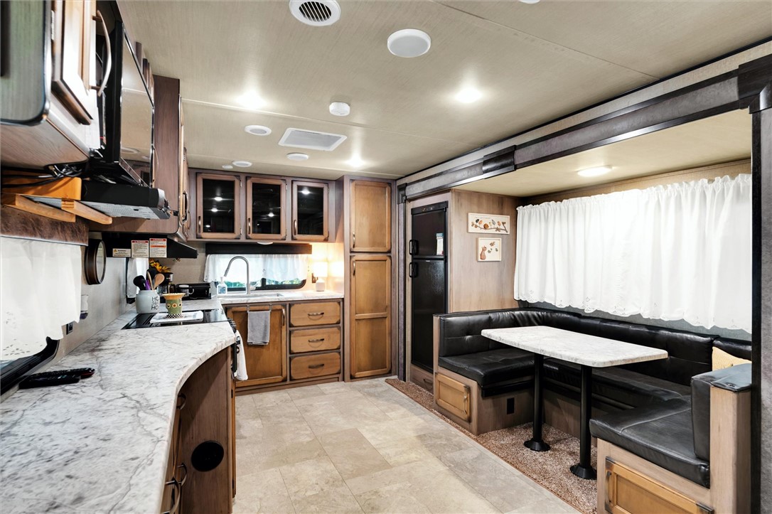 528 Loop Circle Westminster, SC 29693 - Photo 5 of 17