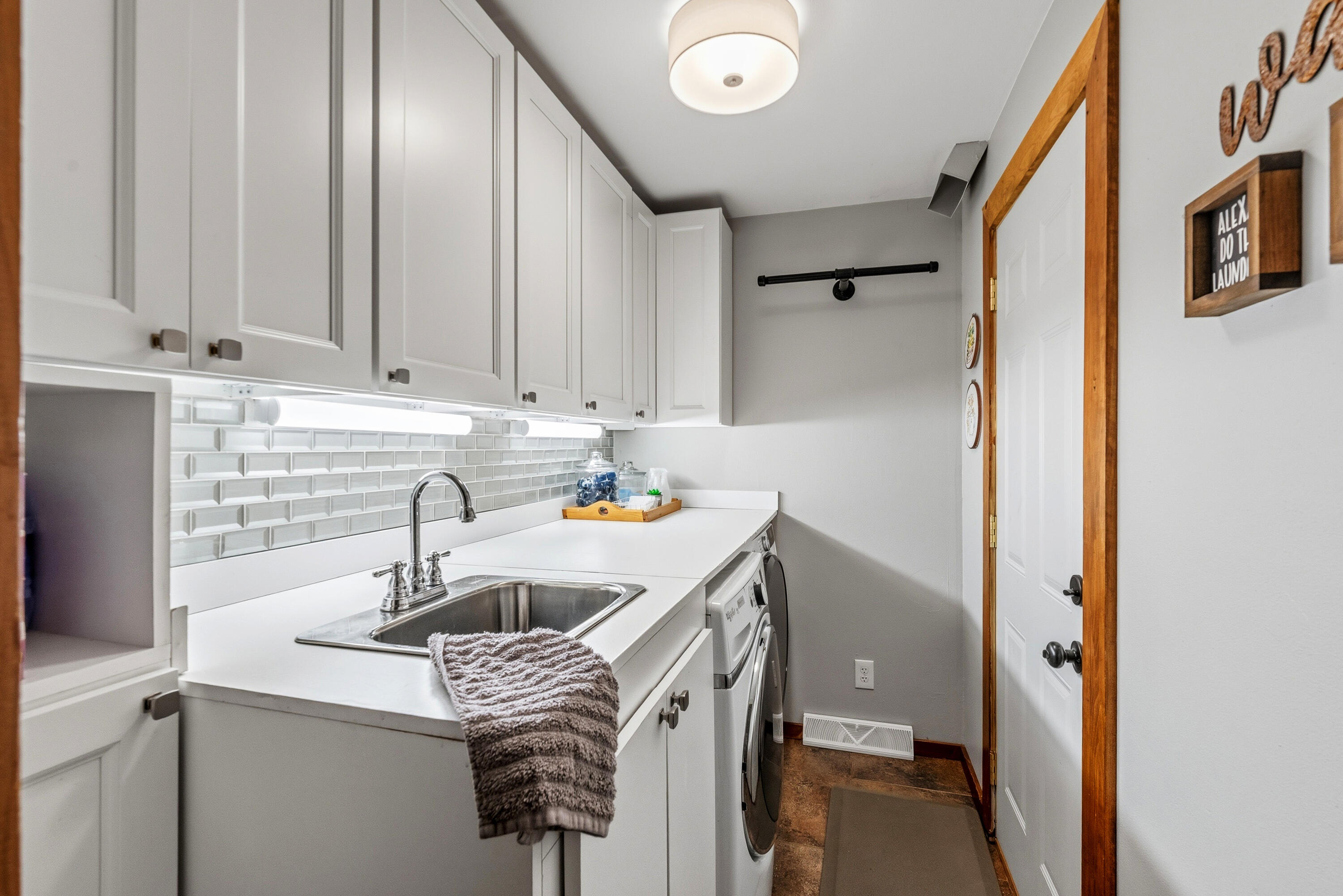 2953 Kettle Moraine Road Hartford, WI 53027 - Photo 25 of 58 Laundry Room