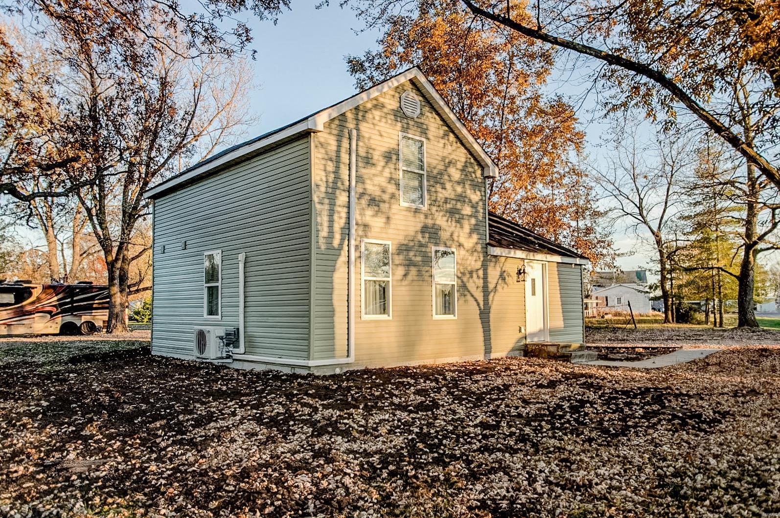 402 Adams Street Kane, IL 62054 - Photo 3 of 58 Gallery Image 3