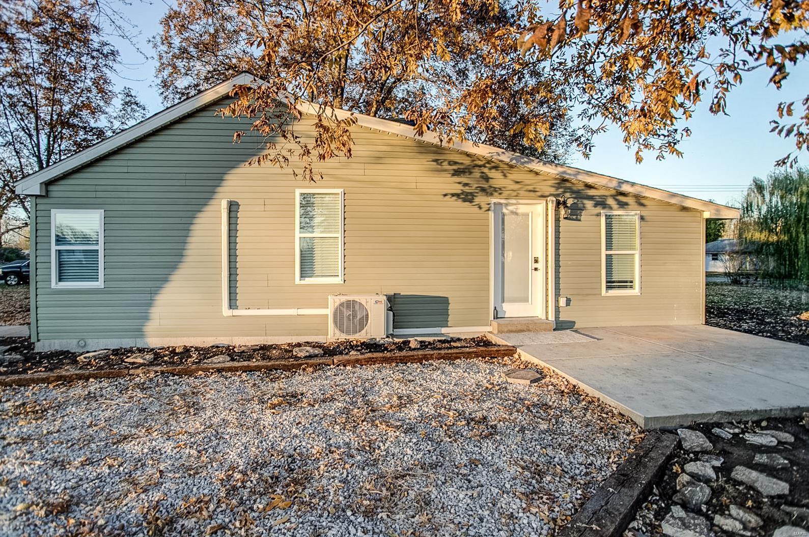 402 Adams Street Kane, IL 62054 - Photo 4 of 58 Gallery Image 4