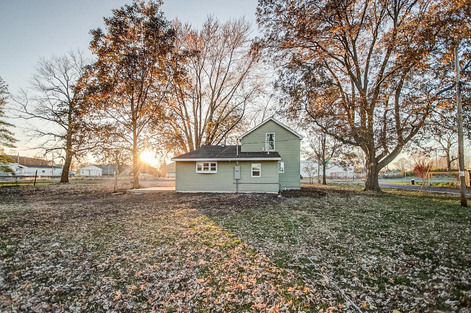 402 Adams Street Kane, IL 62054 - Photo 5 of 58 Gallery Image 5