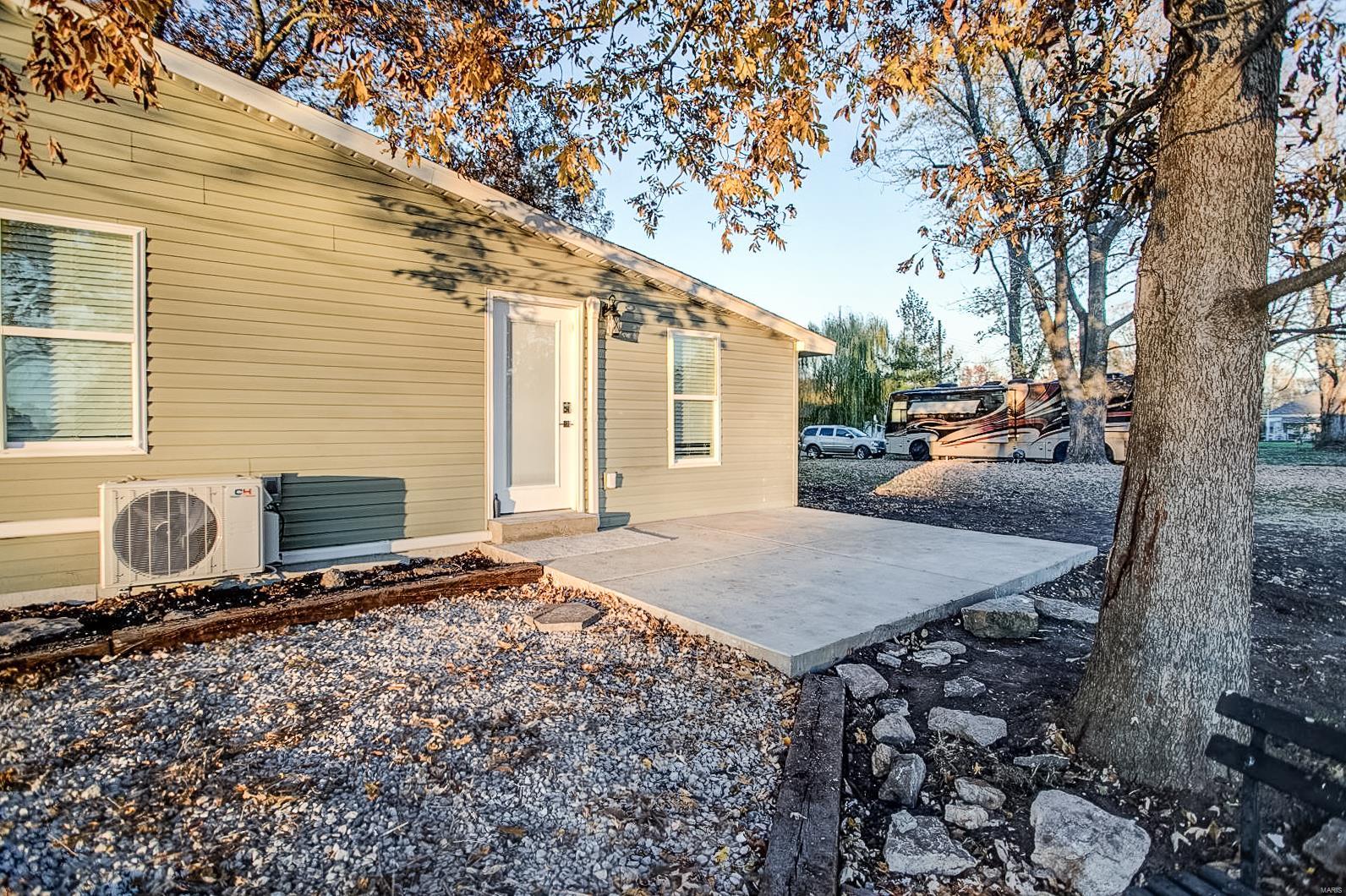 402 Adams Street Kane, IL 62054 - Photo 6 of 58 Gallery Image 6