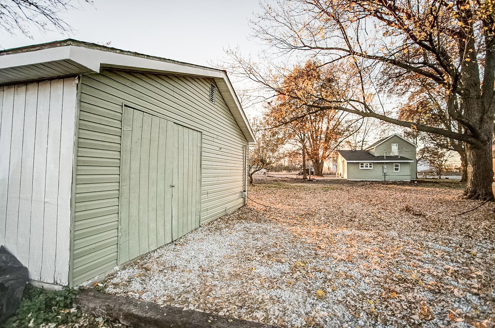 402 Adams Street Kane, IL 62054 - Photo 9 of 58 Gallery Image 9