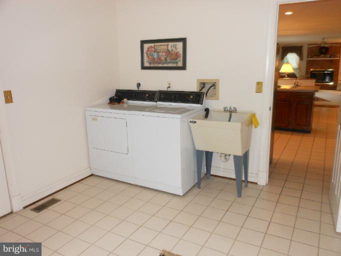 3603 Jackson Cabin Road Phoenix, MD 21131 - Photo 4 of 30 a kitchen with a sink and cabinets