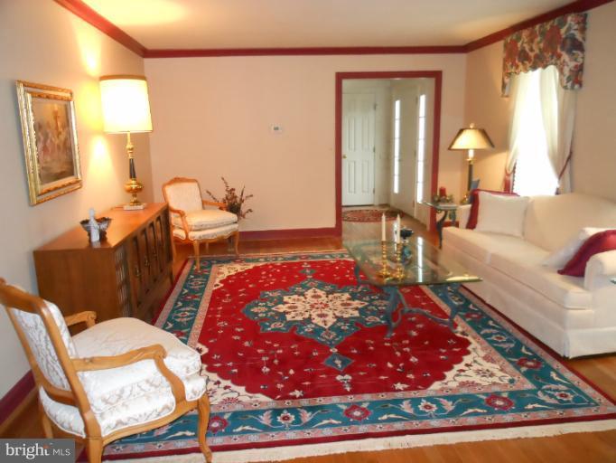 3603 Jackson Cabin Road Phoenix, MD 21131 - Photo 7 of 30 a living room with furniture and a rug