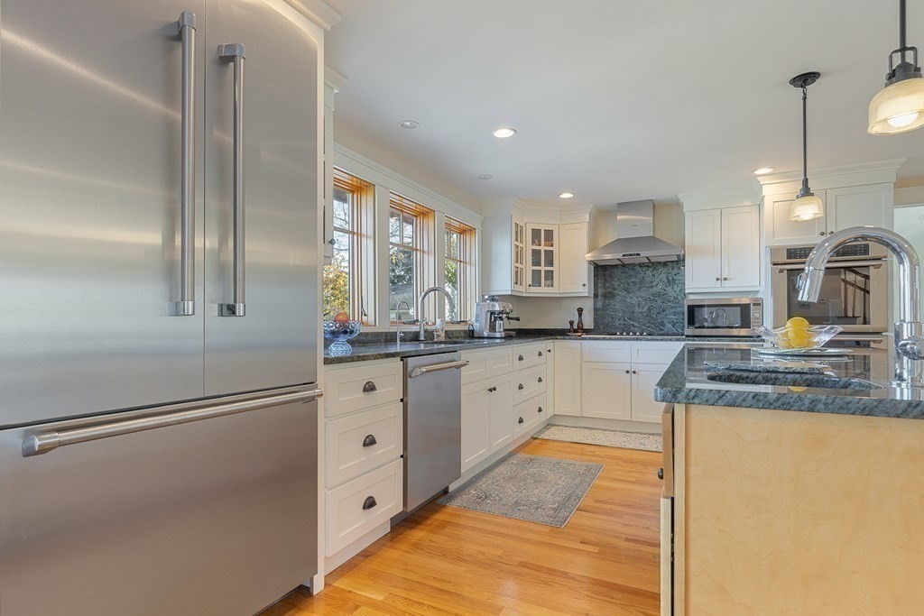 68 Thurston Point Road Gloucester, MA 01930 - Photo 14 of 37