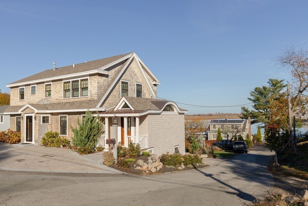 68 Thurston Point Road Gloucester, MA 01930 - Photo 4 of 37