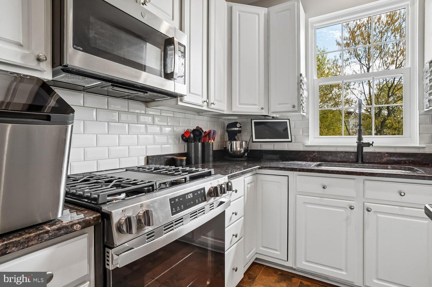 3757 Glebe Meadow Way Edgewater, MD 21037 - Photo 18 of 61 Bright kitchen with modern finishes and views.