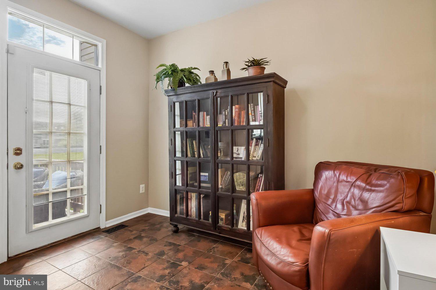 3757 Glebe Meadow Way Edgewater, MD 21037 - Photo 24 of 61 Inviting entryway with natural light.