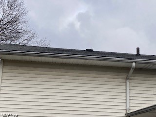 488 Catlin Road Cleveland, OH 44143 - Photo 4 of 23 View of side of property
