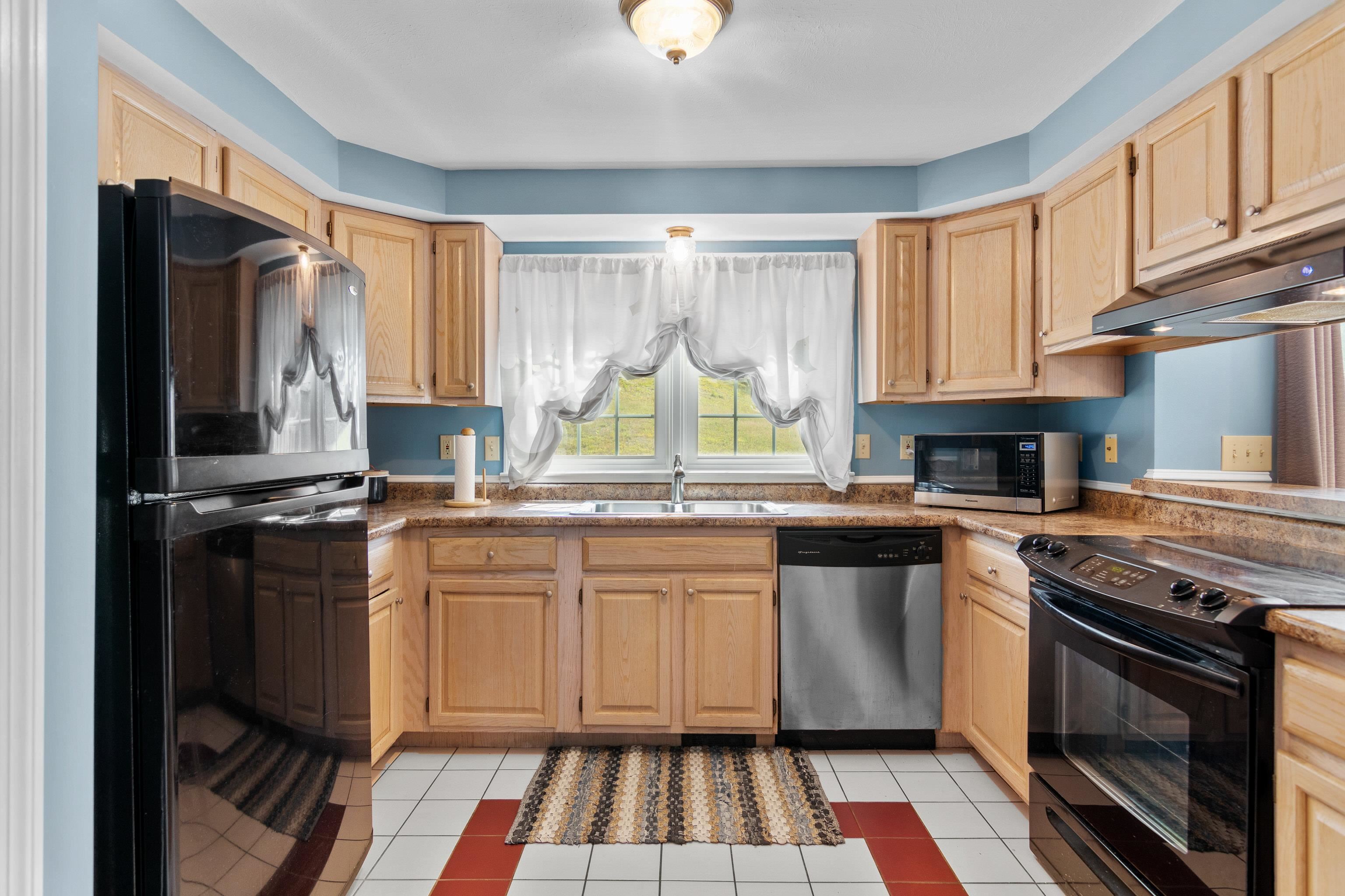 38 Apple Tree Drive, Unit A Goffstown, NH 03045 - Photo 12 of 36