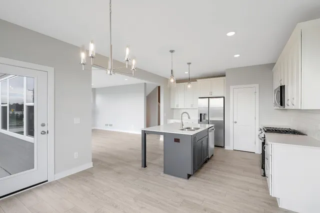 $579,900 | 1539 Creekwood Drive, New Richmond, WI 54017