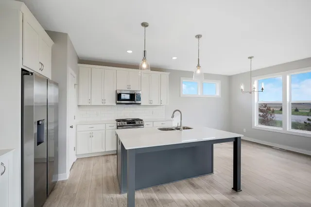 $579,900 | 1539 Creekwood Drive, New Richmond, WI 54017