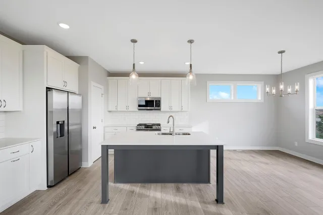 $579,900 | 1539 Creekwood Drive, New Richmond, WI 54017